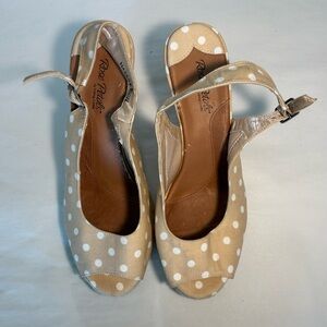 Rose Petals Women's Size 8.5 W Tan Fabric Peep-toe Slingpack Rope Wedge Sandals